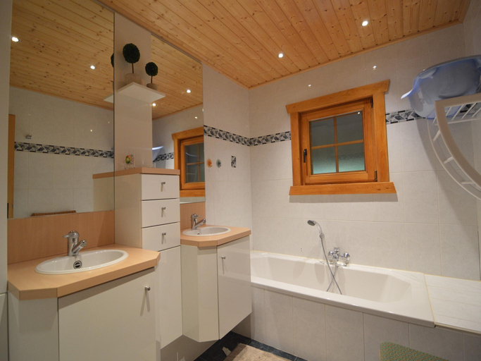 Bathroom 3, Stavelot Chalet with Garden, Liège