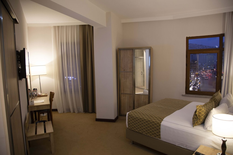 Bedroom 4, Atlas Oteli, Konak