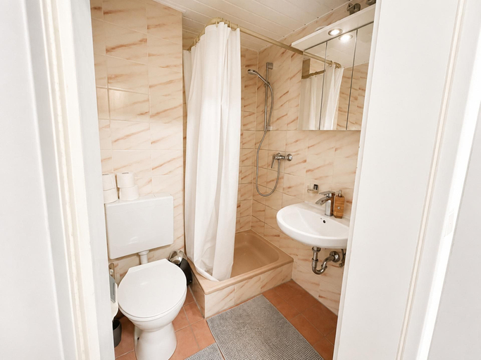 Bathroom 4, Riverside Retreat in Koblenz, Koblenz
