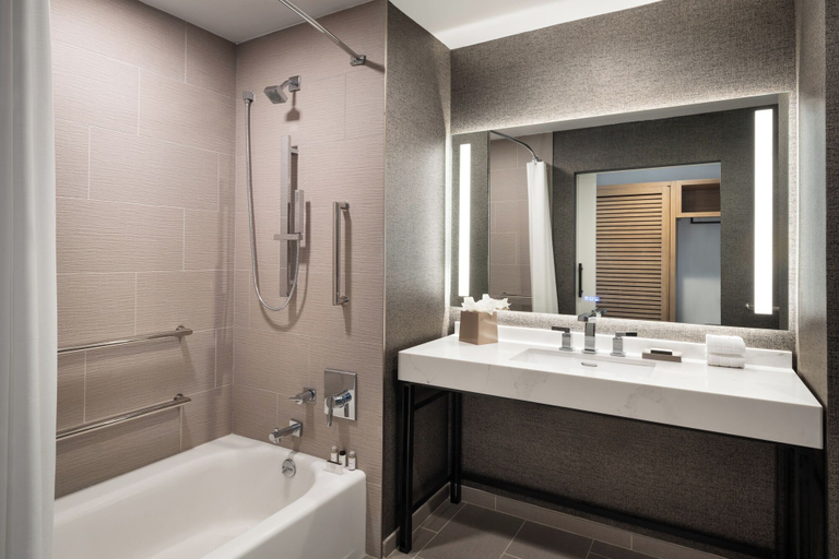 Bathroom 5, Sheraton Flowood The Refuge Hotel & Conference Center, Rankin
