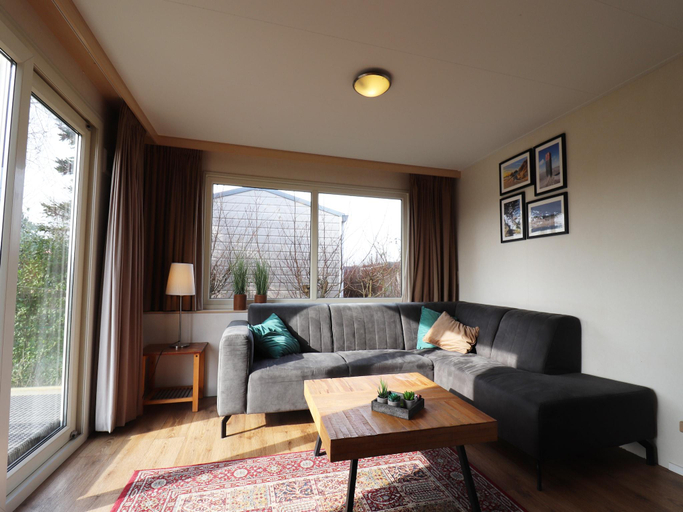 Interior view 3, Chalet near golf course and sea beach, Ameland