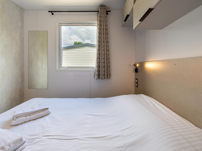 Bedroom 2, Nice family caravan in the countryside, Oost-Vlaanderen