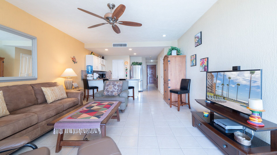 Living area 3, Beautiful Beachfront Retreat With Panoramic Ocean Views, Puerto Peñasco