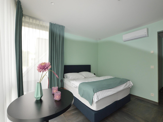 Bedroom 3, Lovely holiday home Walleken with a pond, Oost-Vlaanderen