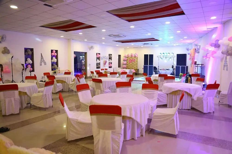 Food & Drinks, Hotel NV Palace, Mathura