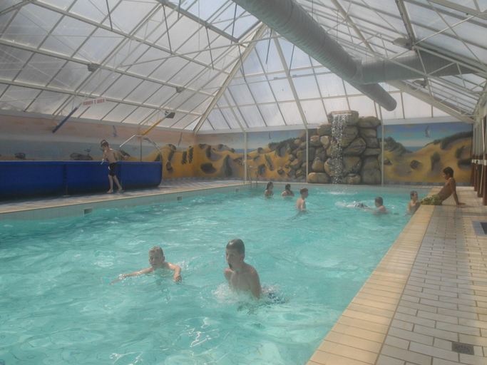 Sport & Beauty 3, Chalet in Bergumermeer by the Canal, Tytsjerksteradiel