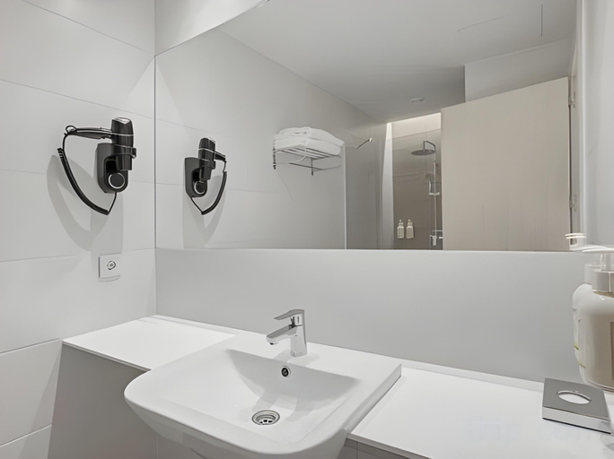 Bathroom 4, B&B Hotel Valencia Alcasser, Valencia
