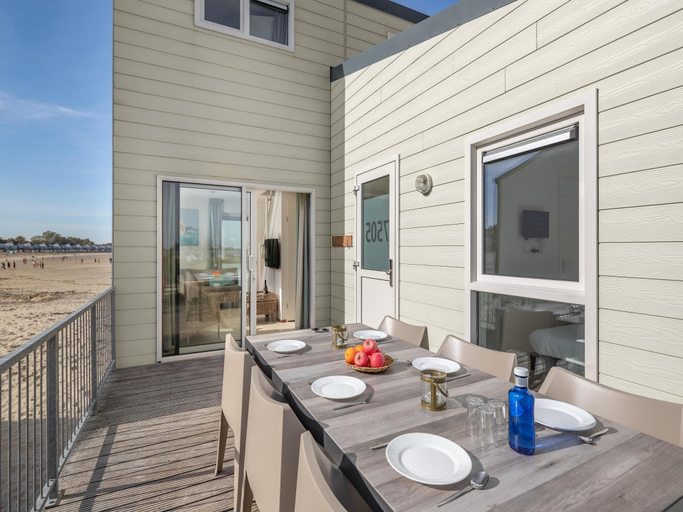 Balcony/terrace, Chalet in Kamperland near the Beach, Noord-Beveland