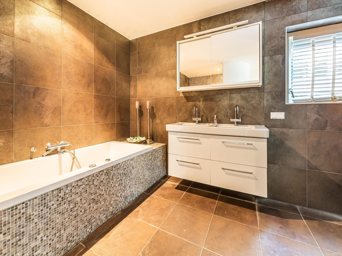 Bathroom 2, Bergen Mountain Villa, Garden & Sea, Bergen