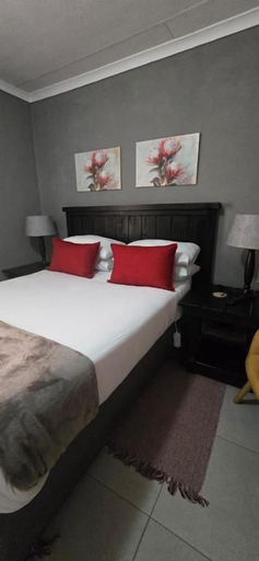 Room 3, Akwaaba Fie Guesthouse, Capricorn