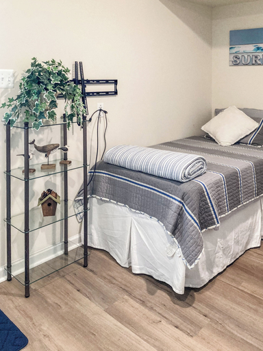 Room 5, Plantation Lakes Townhouse, Sussex
