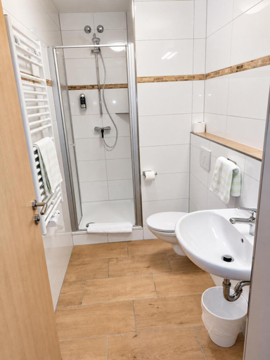 Bathroom 3, Hotel & Flammerie Pfeffermuhle, Kaiserslautern