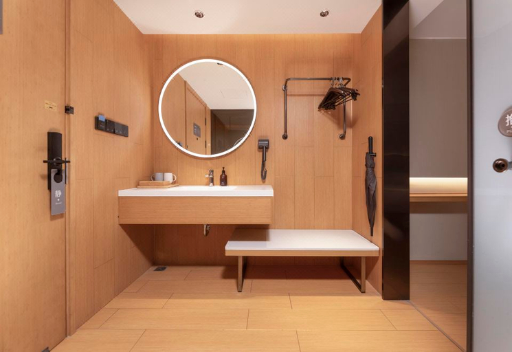 Bathroom 5, Ji Hotel (Lianyungang Haizhou Wenfeng Plaza), Lianyungang