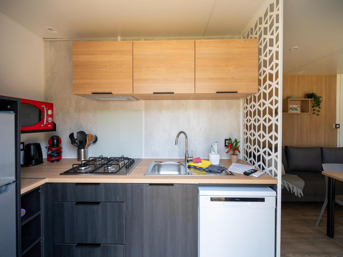 Kitchen 3, Comfortable caravan in a green setting, Oost-Vlaanderen