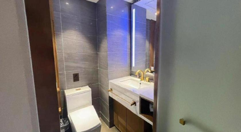 Bathroom 4, James Joyce Coffetel·Renmin University Metro Station, Beijing