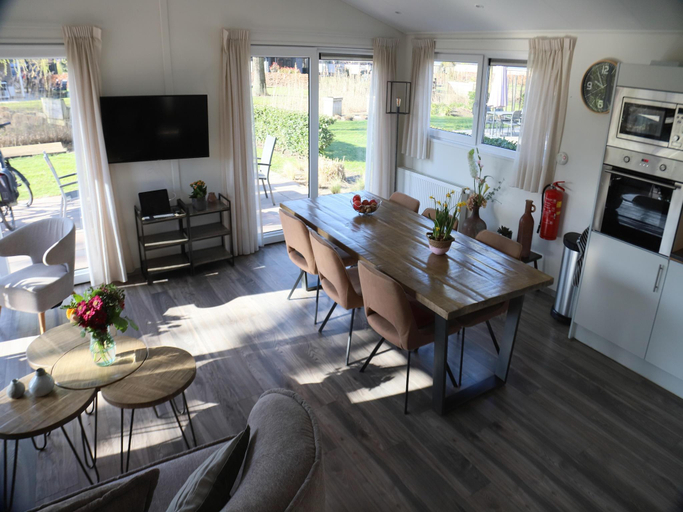 Restaurant, Chalet in Biddinghuizen, pool facilities, Dronten
