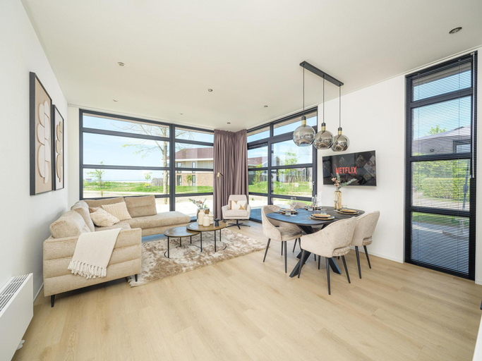 Interior view 3, Lakeside Luxury Villa with Ensuites