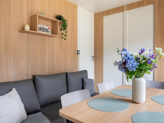 Interior view 2, Cozy Caravan Escape for 6, Oost-Vlaanderen
