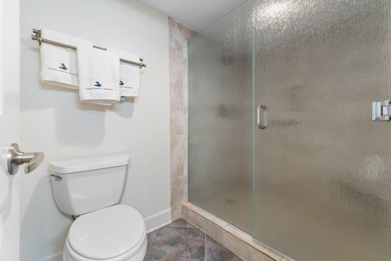 Bathroom 4, Seaspray Riverside 813, Escambia