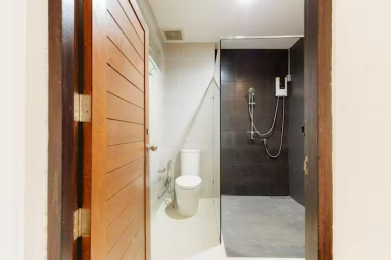Bathroom 4, Wabisabi Bangkok 3 Min To Train Station, Huai Kwang