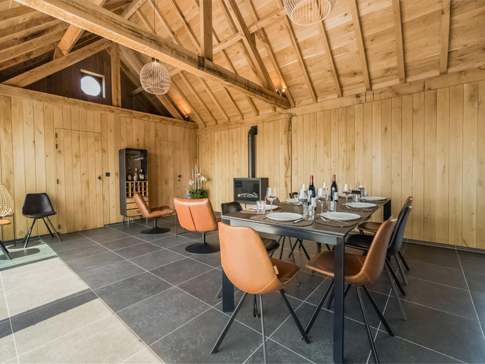 Food & Drinks 4, Chic Villa in Comines-Warneton with Garden, Hainaut