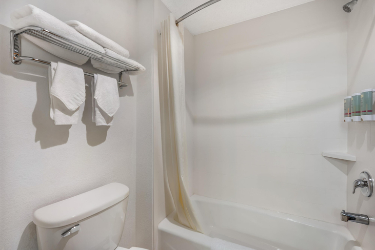 Bathroom 4, Best Western Des Plaines/O’Hare, Cook