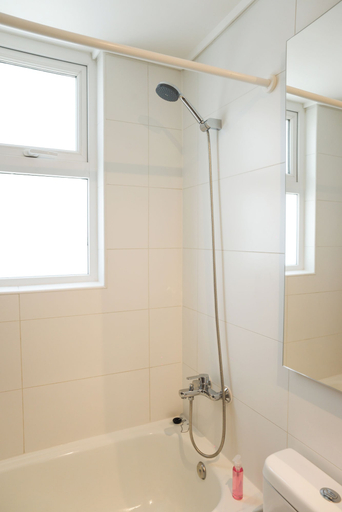 Bathroom 3, Chic Ñuñoa Apt Cozy Stay for 5, Cordillera