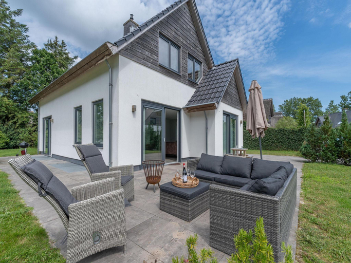 Exterior view 4, Spacious and bright 10-person holiday villa, Texel