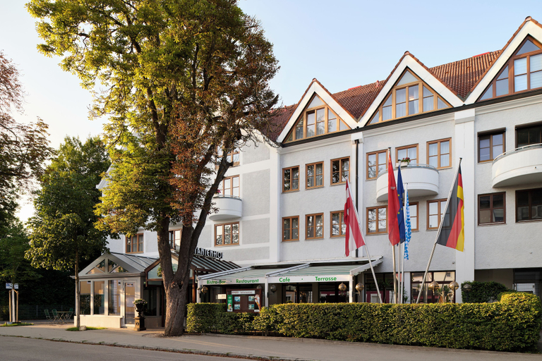 Exterior & Views 2, Hotel Kastanienhof, Erding
