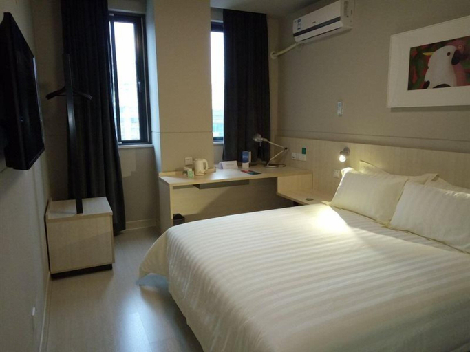 Bedroom 5, Jinjiang Inn, Shanghai