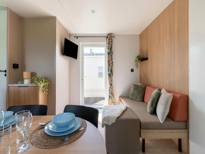 Interior view, New Vennepark caravan 463 (6p), West-Vlaanderen