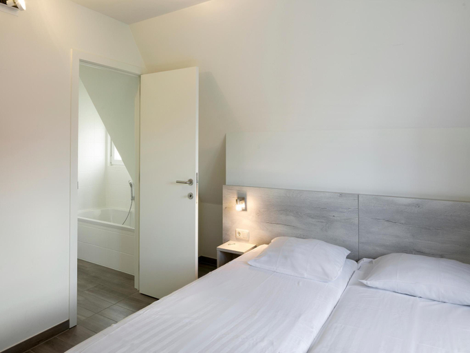 Bedroom 2, Villa in Breeduyn Village with Garden, West-Vlaanderen