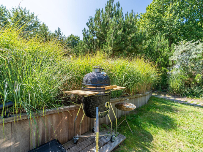 Garden 5, Charming 8-person villa with hot tub near the forest, Texel