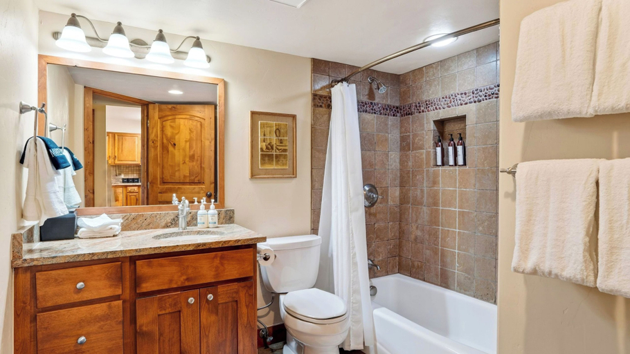 Interior 3, Ski Casa Azul by Avantstay Ski Shuttle + Walk to Main St Shared Hot Tub + Grill, Summit