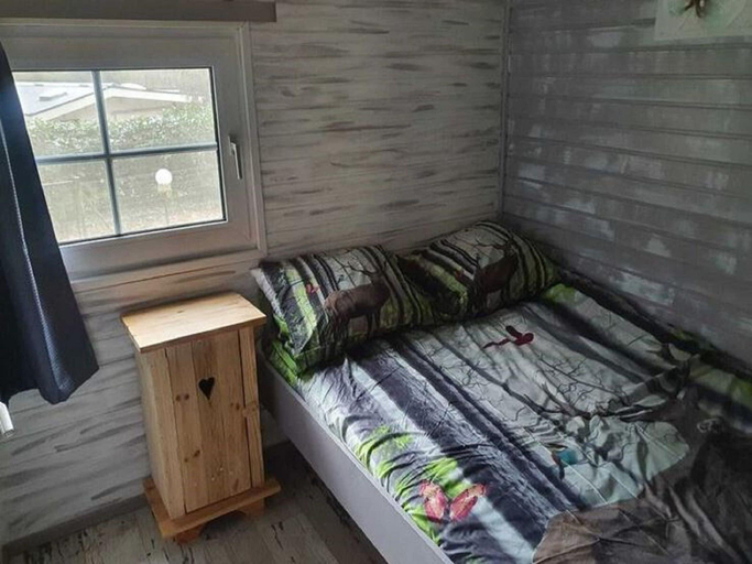 Bedroom 2, Lanklaar Chalet with Garden, Limburg