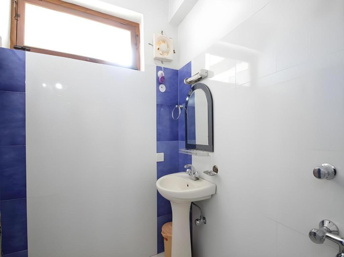 Bathroom 3, Hotel Lake Inn - A Luxury Lake View Hotel, Nainital