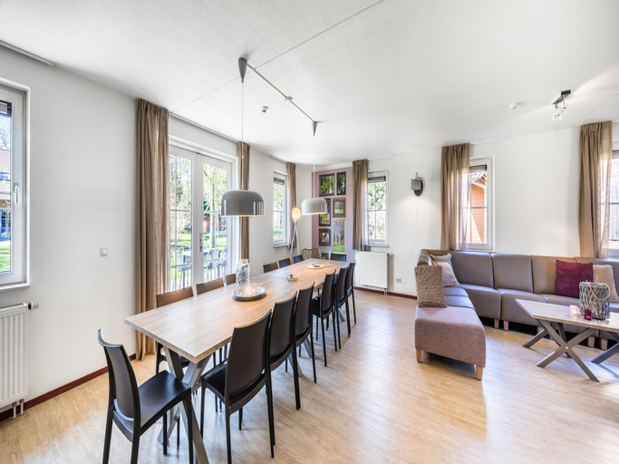 Restaurant 4, Detached family villa with sauna, Weert