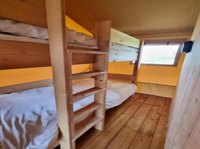 Bedroom 3, Waterfront Glamping Escape, Smallingerland
