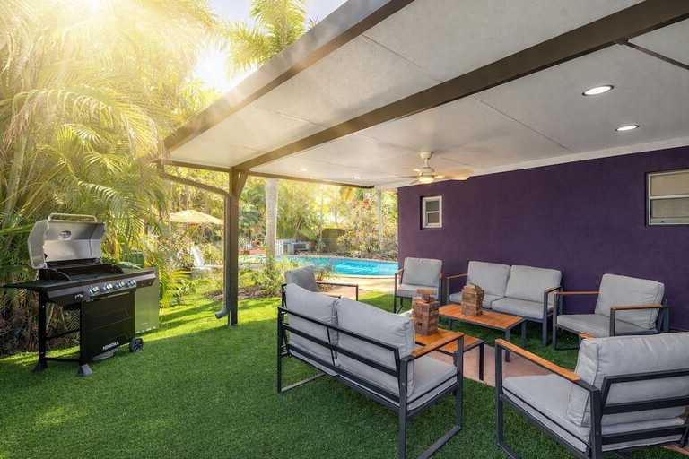 Exterior view 2, Fox Of Oz- Pool Spa Oasis Villa, Broward