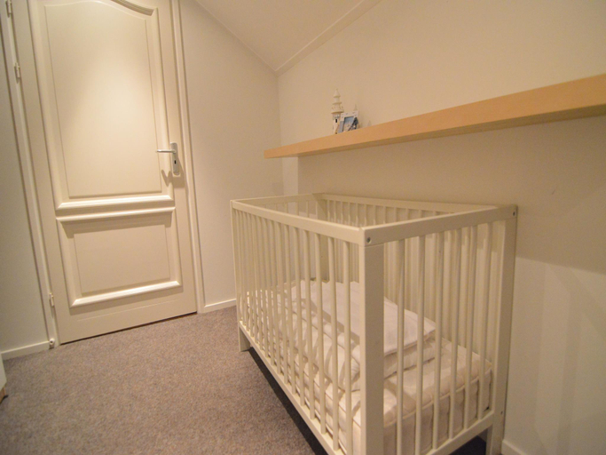 Bedroom 3, Veluwe Edge Group Villa with Fire Pit, Nunspeet