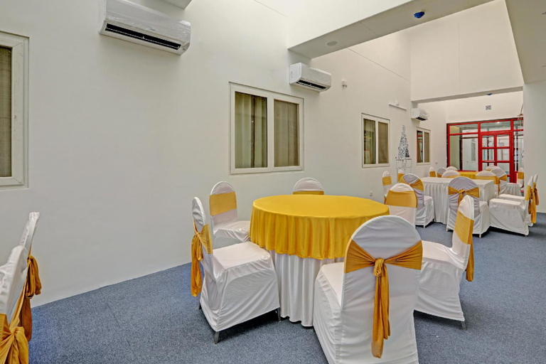 Food & Drinks 4, Super Townhouse PBG Mall Vashi, Thane