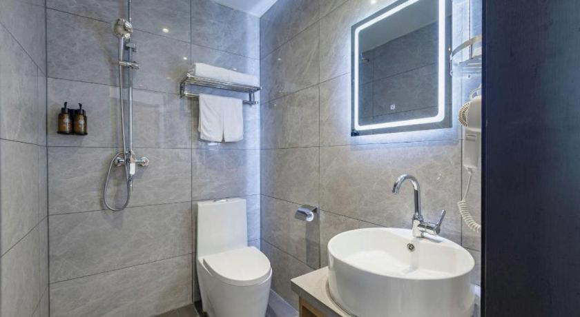 Bathroom 3, GreenTree Inn Chaoyang Shuangta District Bus Station, Chaoyang