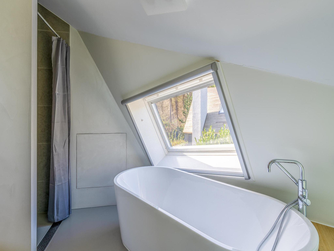 Bathroom 2, Relaxed and atmospheric 6-person villa near the forest., Texel