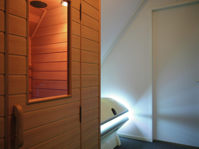 Bathroom 3, Villa w/ Solarium nr Hoogeveen, De Wolden