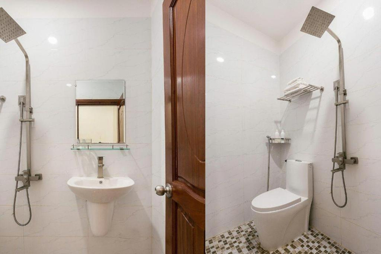 Bathroom 4, OYO 350 Mae Saeng Place, Si Racha