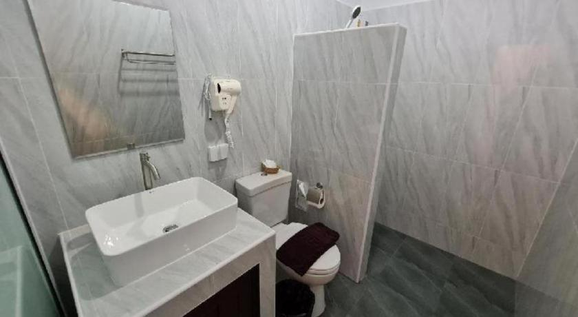 Bathroom 3, Rajapruek Place, Muang Chiang Mai