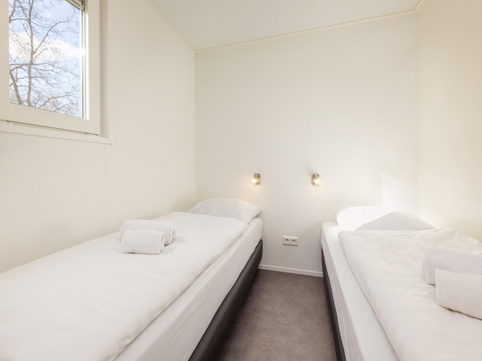 Bedroom 3, Cozy Chalet w Pool Access, Aa en Hunze