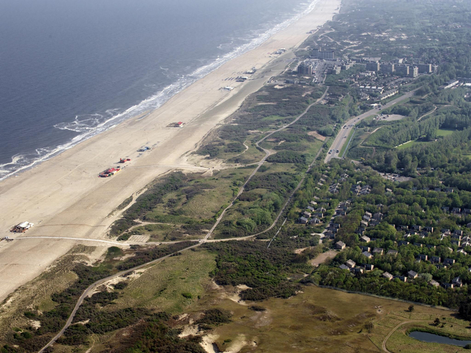 Surrounding environment 2, Chalet in Kijkduin with Sauna & Comfort, Den Haag