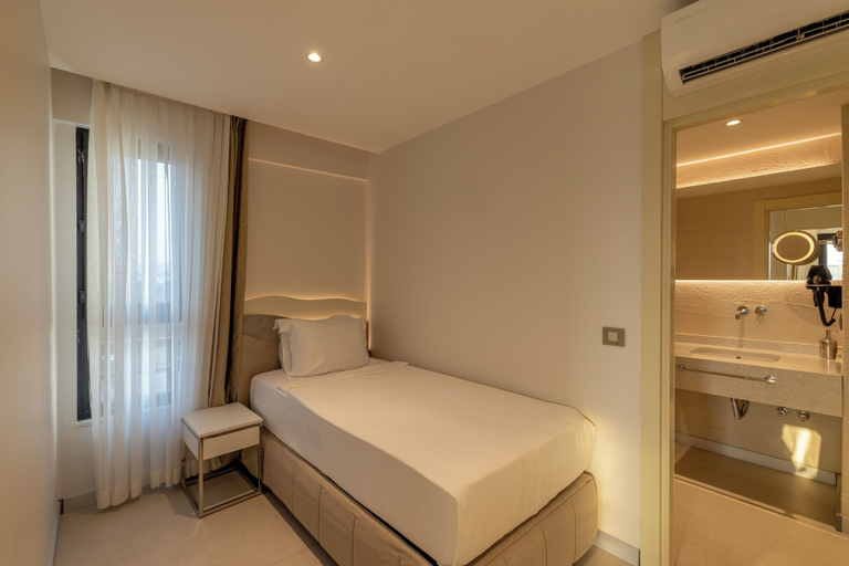 Bedroom 4, The Corner Park Hotel, Antalya