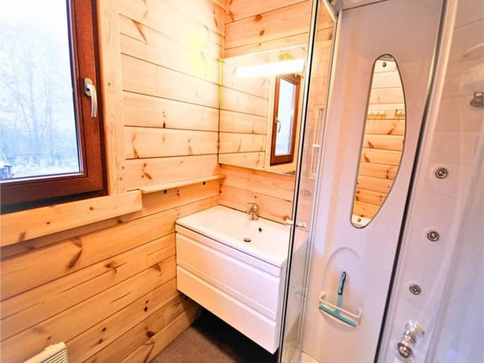 Bathroom 1, Ardennes Chalet with Balcony, Sauna, Namur
